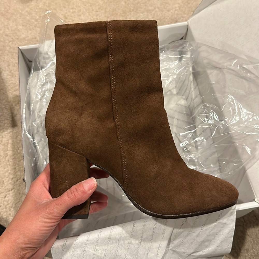 Brand new Aldo brown suede booties!